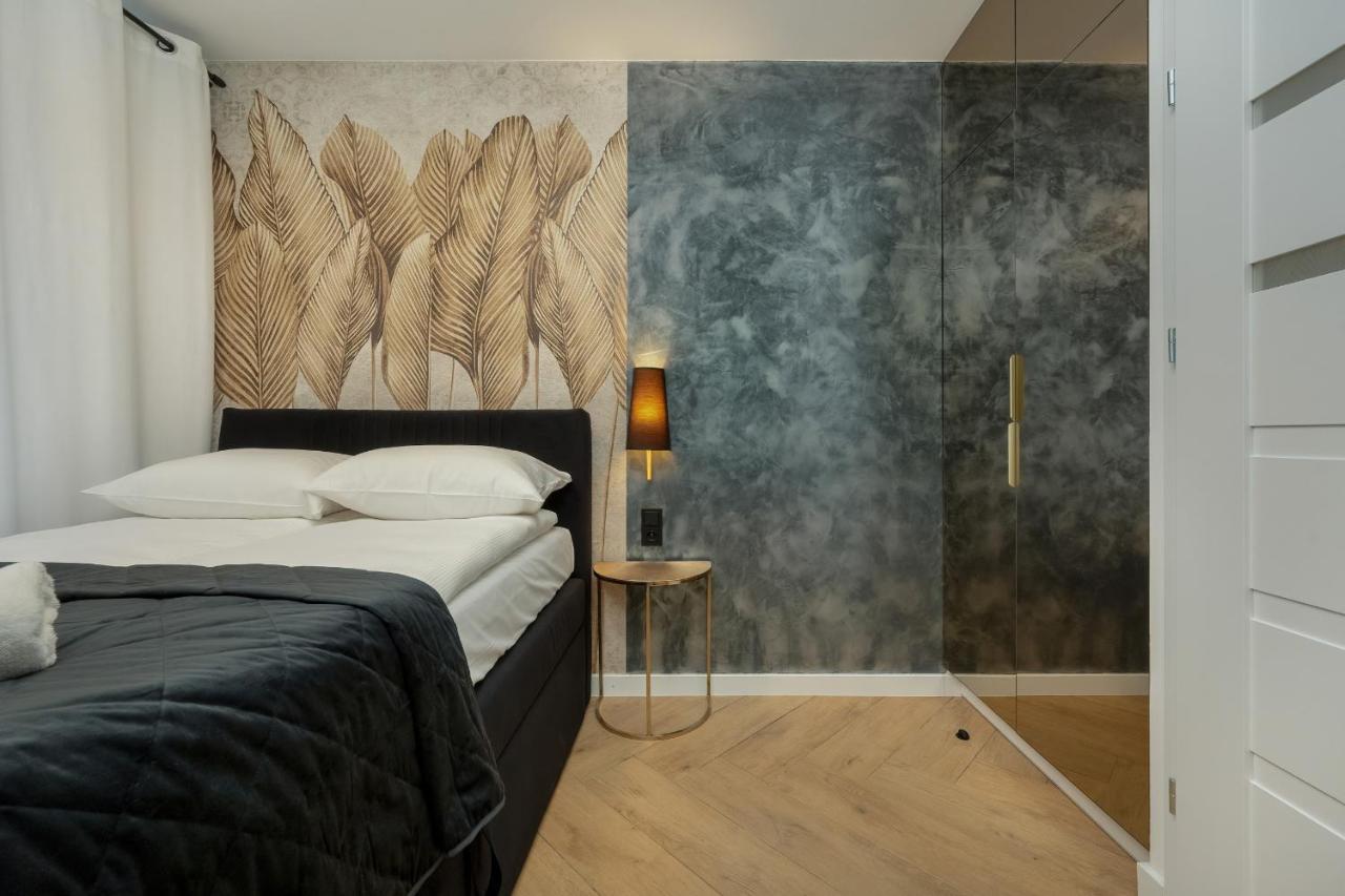 Black And Beige With Balcony And Parking In By Renters Apartment *